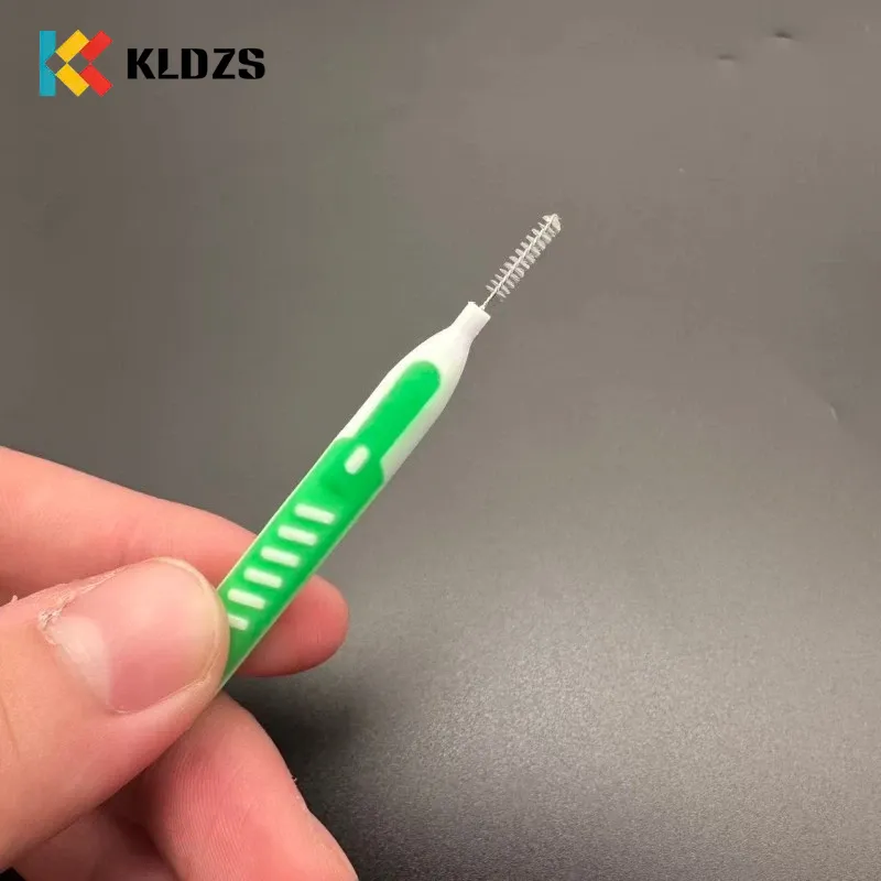 Medzobna ščetka Push-Pull